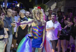 Una drag queen al party