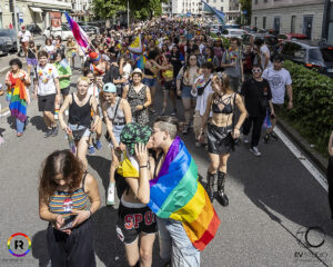 Persone lungo la parata